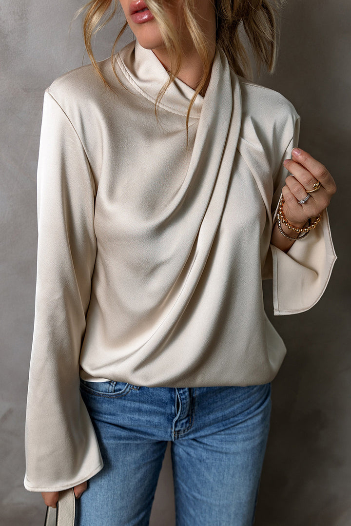 Satiniert Damenbluse Livia mit eleganter Kreuzfront. Perfekt für Business & Abendmode.