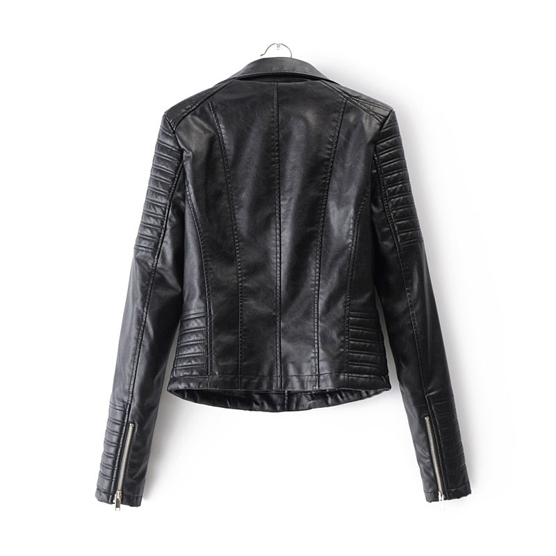 Vielseitige Damen Bikerjacke in Schwarz, elegant und schick. Warme, wasserabweisende Modejacke für Streetwear & Herbstmode.