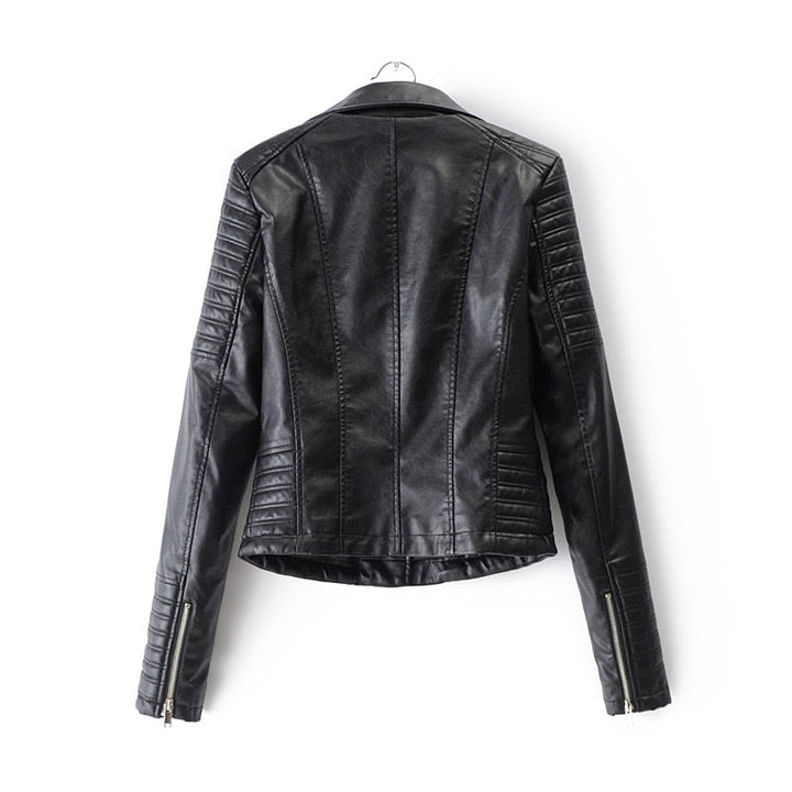 Vielseitige Damen Bikerjacke in Schwarz, elegant und schick. Warme, wasserabweisende Modejacke für Streetwear & Herbstmode.