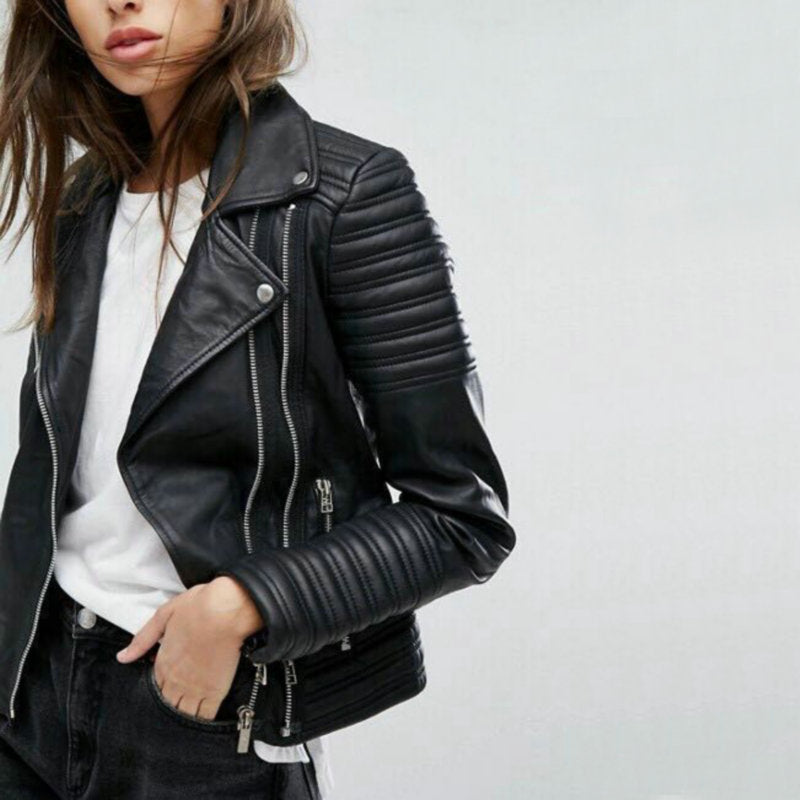 Warme, wasserabweisende Damen Bikerjacke in elegantem Schwarz. Perfekte schicke Oberbekleidung für kühle Herbst- & Wintertage.