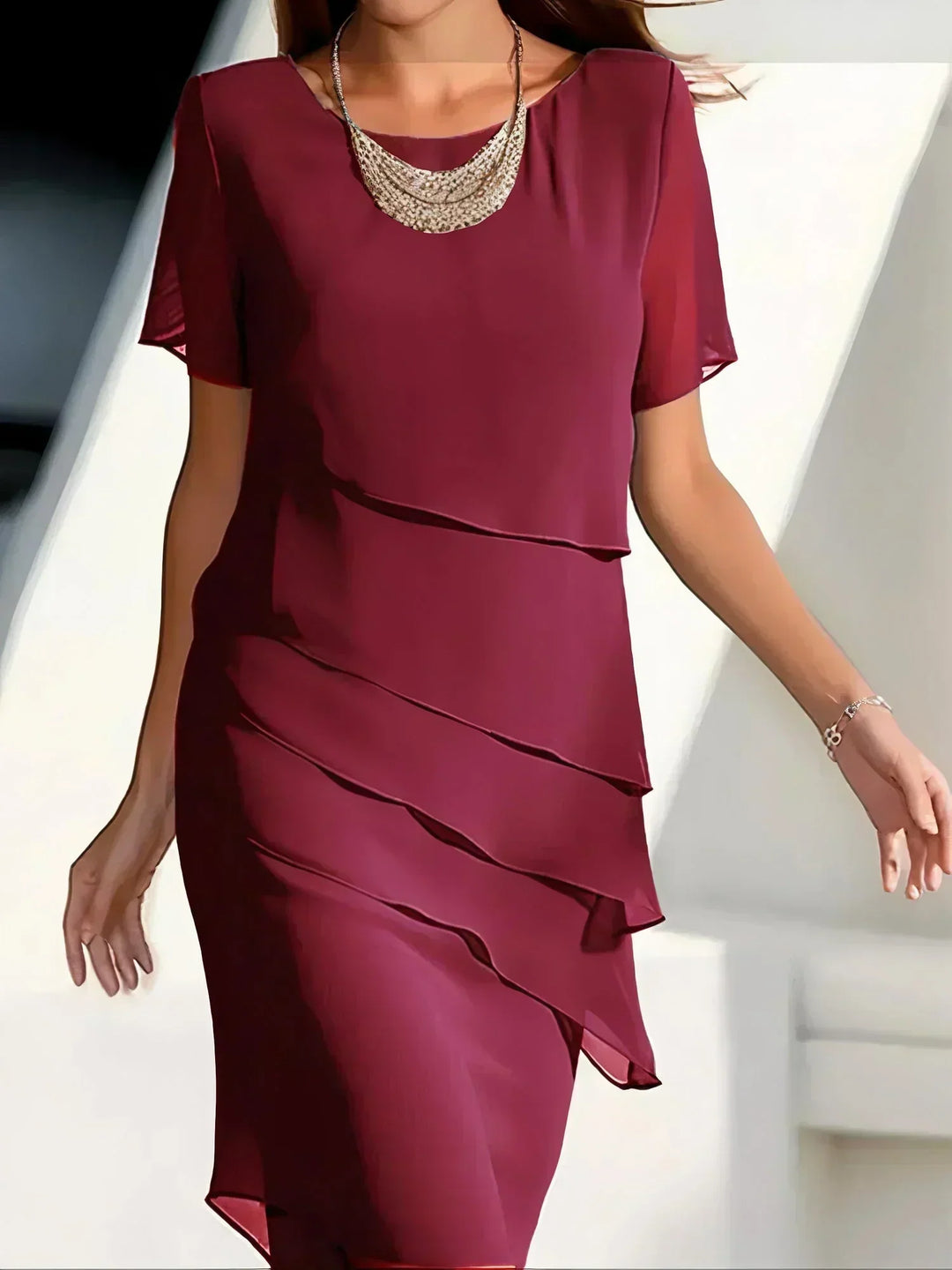 Elegantes Sommerkleid/Frühlingskleid für Damen mit schmeichelnder Passform. Vielseitiges, modisches Freizeitkleid.