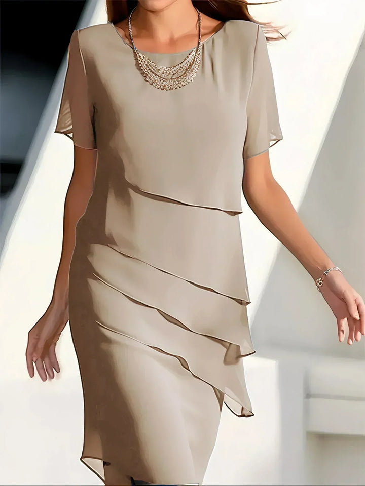 Schickes, elegantes Damenkleid für besondere Anlässe oder stilvolle Freizeit. Figurschmeichelnd & modern.