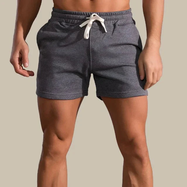 Modische kurze Herrenhose Slim-Fit, stilvoll & atmungsaktiv für heiße Tage.