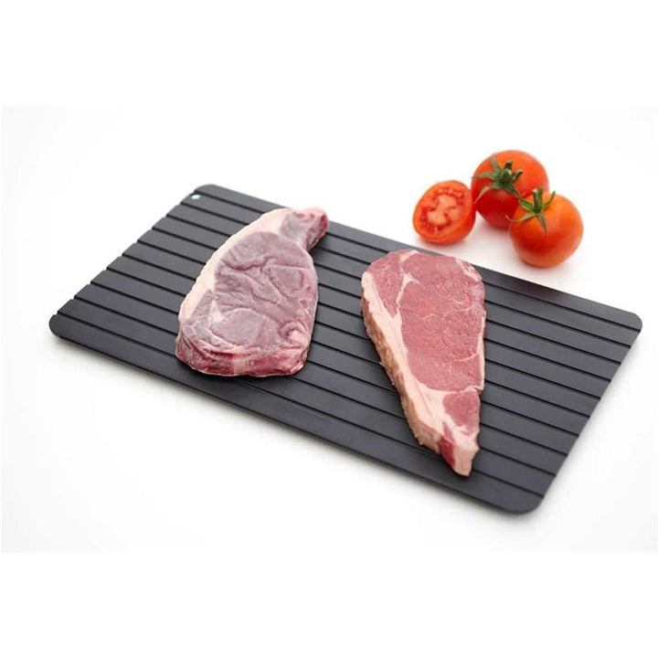 Schnelles Auftautablett aus Aluminium für Fleisch & Fisch. Spart Zeit beim Auftauen von Lebensmitteln in der Küche.