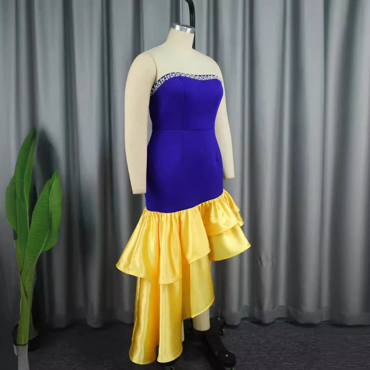 Schickes Festliches Kleid für Damen, schulterfrei mit modischem Rüschensaum. Vielseitig für Abend.