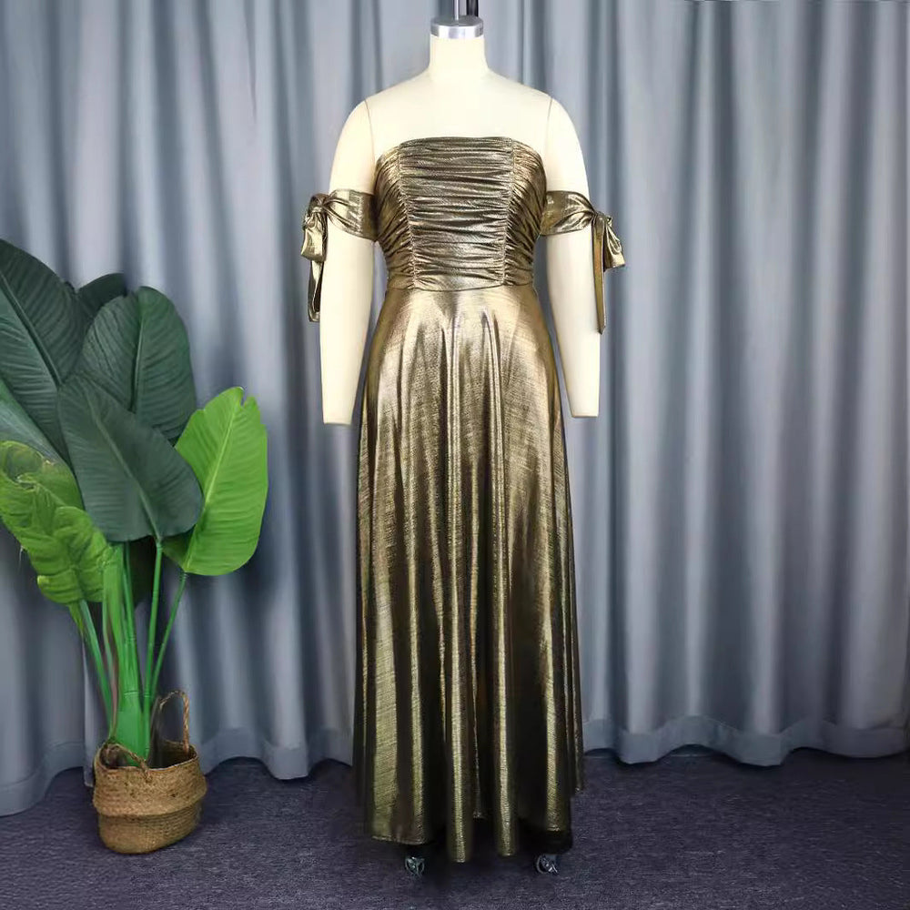 Glamouröses goldenes schulterfreies Damen-Abendkleid mit raffinierten Raffungen; langes elegantes Partykleid.