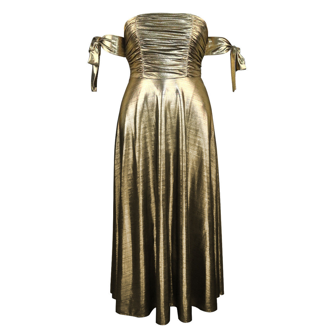 Festliches Damen-Abendkleid in Gold, schulterfrei, mit eleganten Raffungen; glamouröses langes Kleid für Events.
