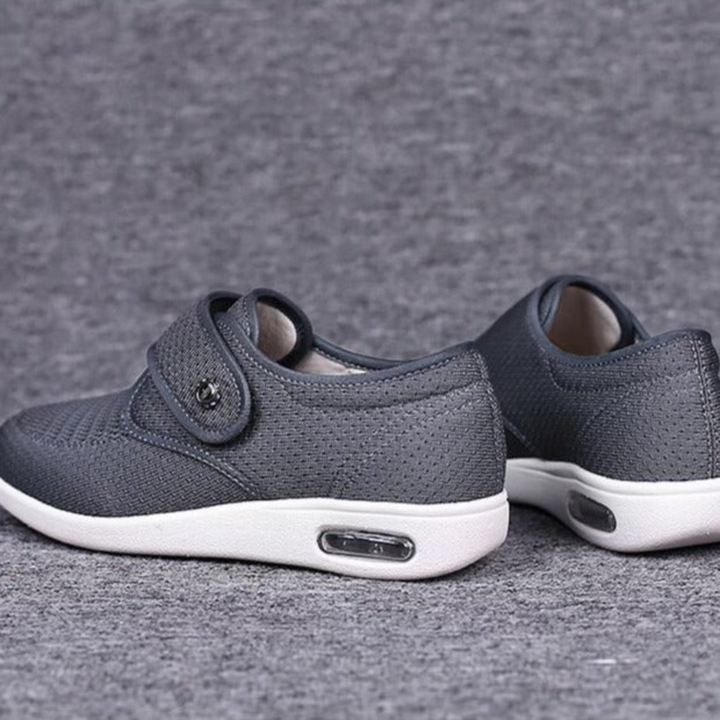 Modische blaue Anika Diabetiker-Damenschuhe mit breiter Passform. Komfortable Alltagsschuhe, fussentlastend und weich.