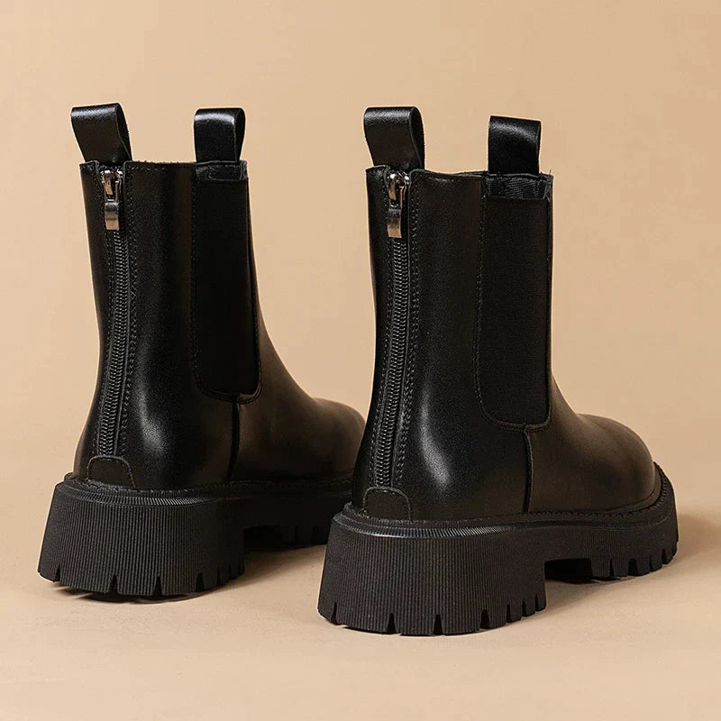 Schwarze Damen Chelsea Stiefel mit Plateau, elegant und stilvoll, perfekt für Alltag und Herbstschuhe.