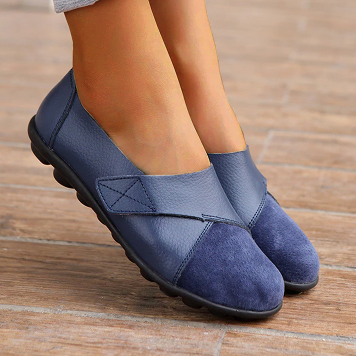 Bequeme Damen Loafers mit Klettverschluss, rutschfest für ganztägigen Komfort.