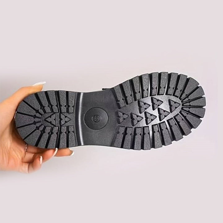 Stilvolle beige Damen Mokassins mit Keilsohle, orthopädisch und komfortabel.