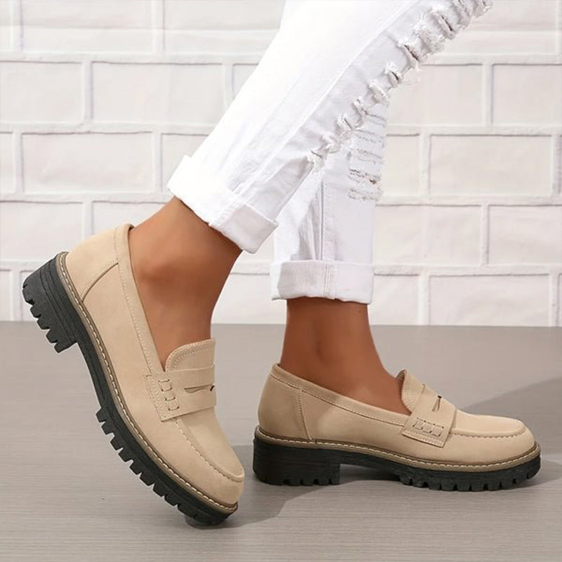 Rote Komfort-Schlüpfschuhe für Damen, orthopädisch, mit Keilsohle. Stilvoller Bequemschuh.