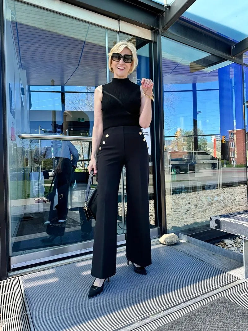 Elegante Damenhose mit weitem Bein, High Waist & Po-Lift, stretch für Komfort, Farbe Schwarz.