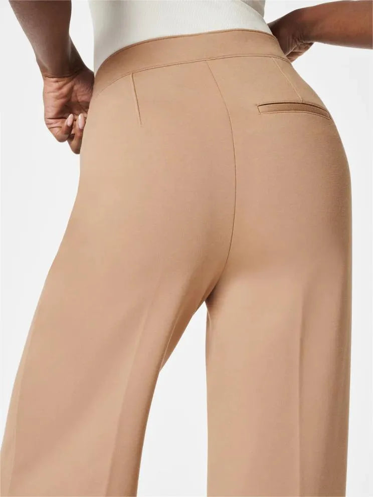 Schwarze Damen Schlaghose, High Waist, weites Bein, Po-Lift, formend, vielseitig kombinierbar.