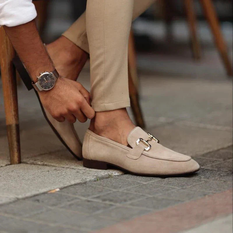 Schwarze elegante Herren Business Loafer. Klassische Slipper für Büro & Freizeit, zeitloser Stil & hoher Komfort.