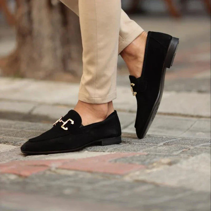 Bequemer Herren Business Loafer mit robuster Sohle. Schwarzer Slipper für optimalen Gehkomfort im Büroalltag.