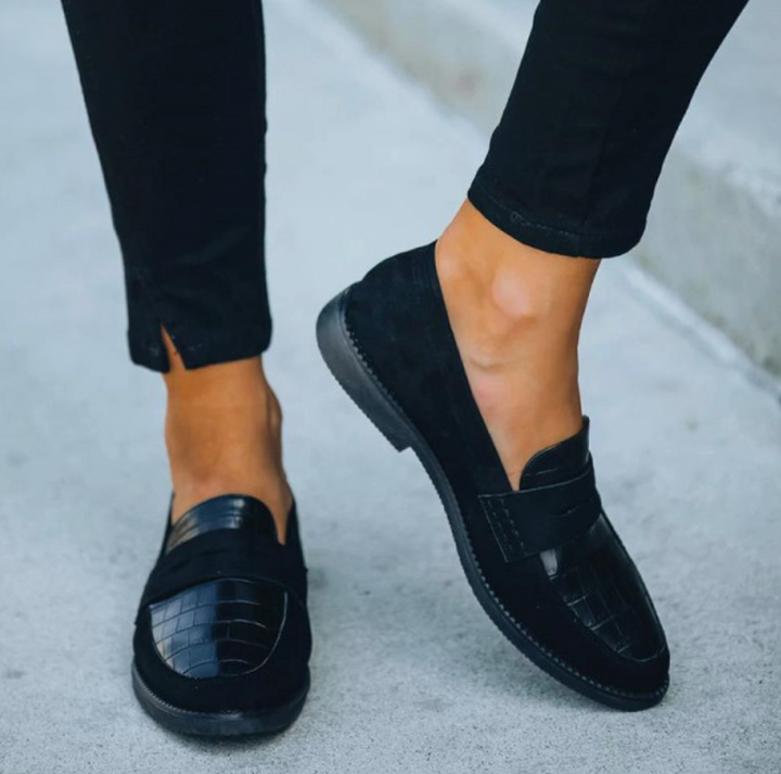 Klassische schwarze Herren Loafers, vielseitige Fussbekleidung für Business und Freizeit.