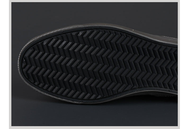 Weiße bequeme Herrenschuhe, stylisch & pflegeleicht, ideal für den aktiven Mann.