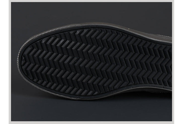 Weiße bequeme Herrenschuhe, stylisch & pflegeleicht, ideal für den aktiven Mann.