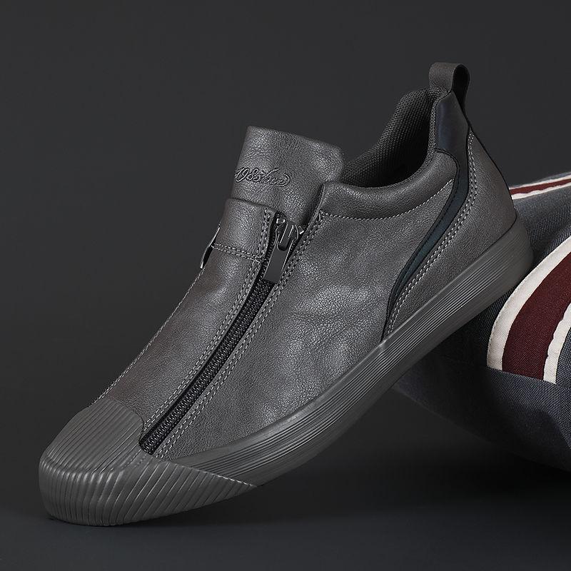 Weiße elegante Herrenschuhe, vielseitig & bequem, für einen modernen Auftritt.