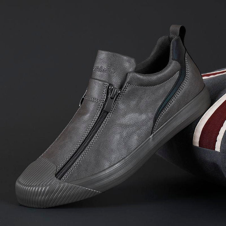 Weiße elegante Herrenschuhe, vielseitig & bequem, für einen modernen Auftritt.