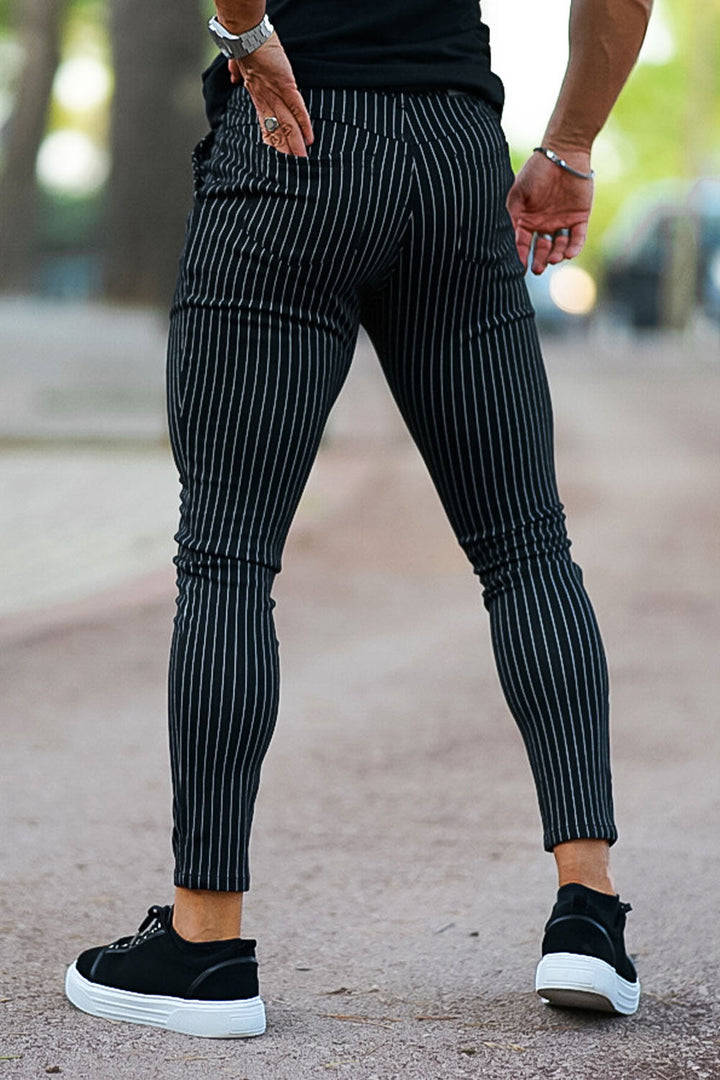 Komfortable gestreifte Herren Freizeithose in Grau, vielseitig kombinierbar für stilvolle Looks.