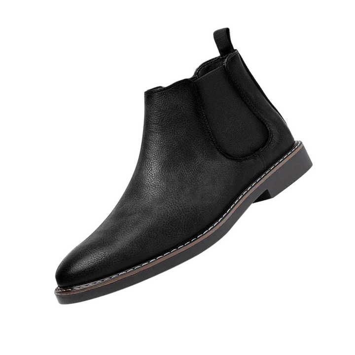Seitenansicht brauner Herren Chelsea Boots aus Glattleder mit elastischem Gummizug. Klassische Stiefel.