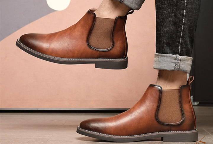 Bequeme schwarze Herren Chelsea Boots mit profilierter Sohle, ideale klassische Business & Casual Schuhe.
