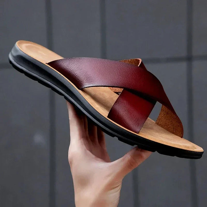Leichte Herren Sommerschuhe, vielseitige Pantoletten. Bequeme Sandalen für Urlaub, Strand oder als elegante Freizeitschuhe.