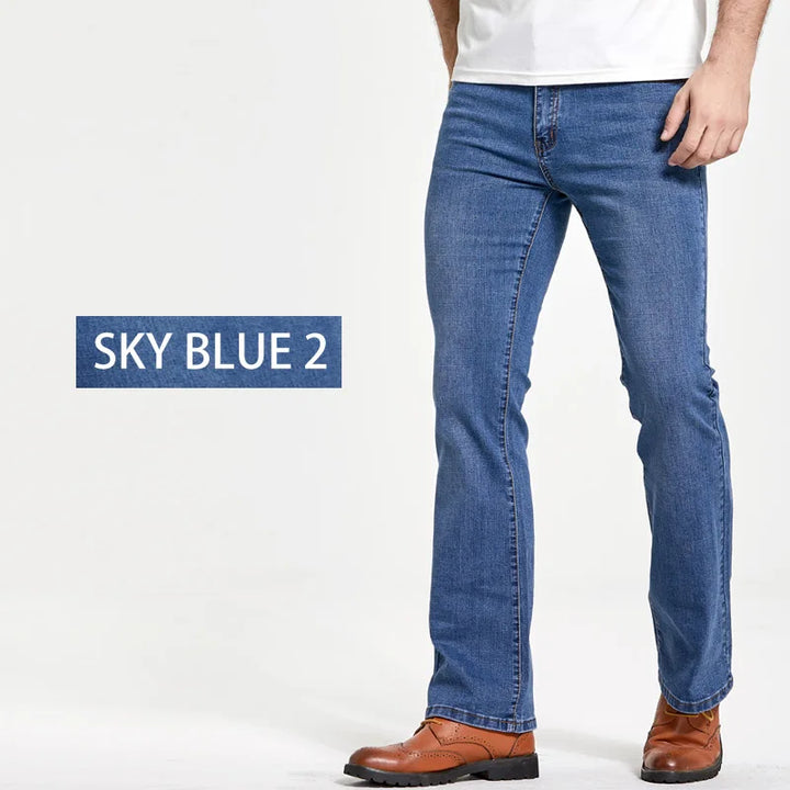 Lucas Herren Jeans, Slim Fit Bootcut Design in Dunkelblau, ideale Herrenhose für den Alltag.