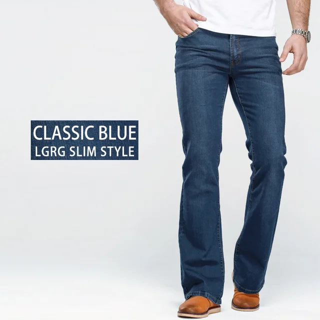 Dunkelblaue Herren Slim Fit Bootcut Jeans, kombinierbar für elegante oder lässige Herrenmode.