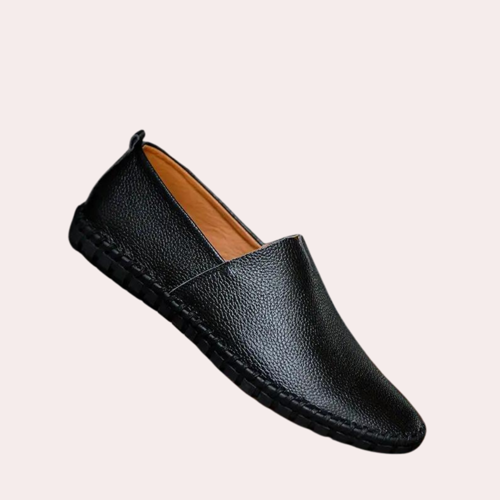 Schwarze Herren Slipper: Elegante, bequeme Mokassins für stilvolle Freizeit. Perfekte Sommerschuhe für den modernen Mann.