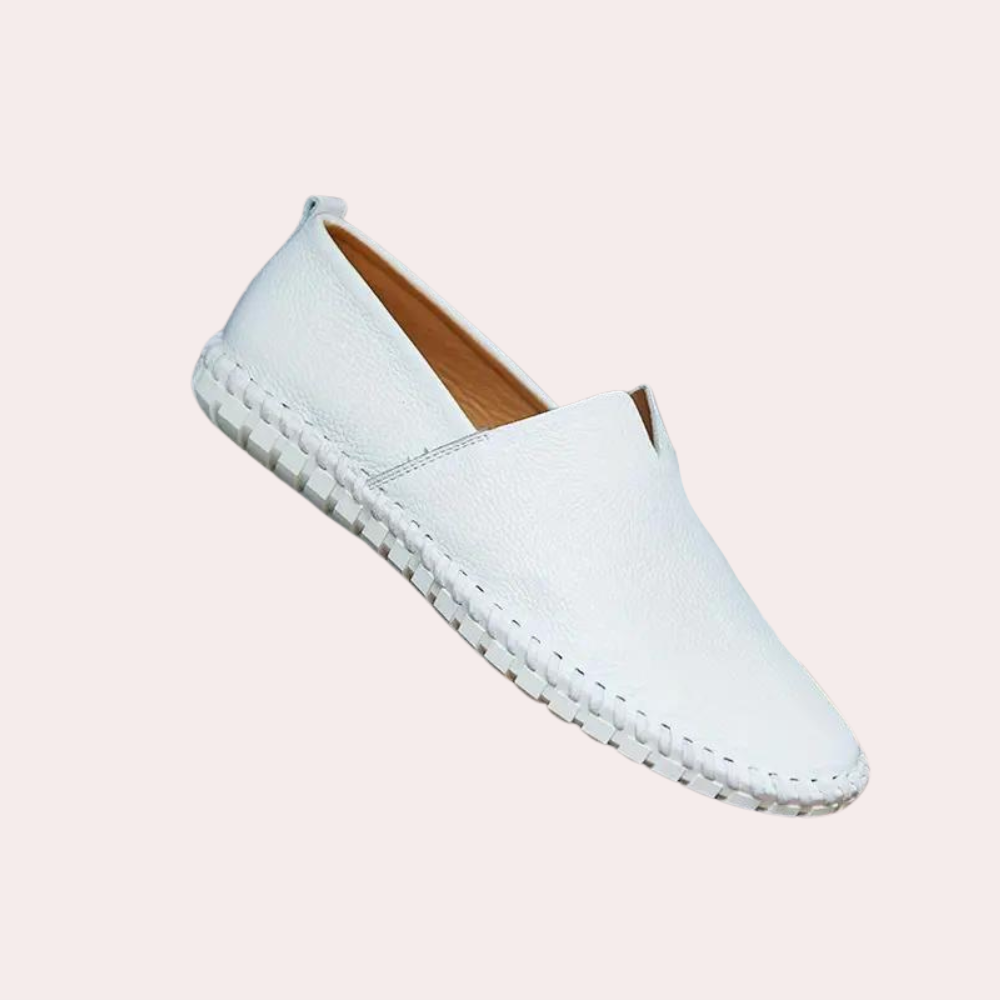 Gelbe Herren Mokassins: Elegante, bequeme Slipper für den Sommer. Stilvolle Freizeitschuhe für den modernen Mann.