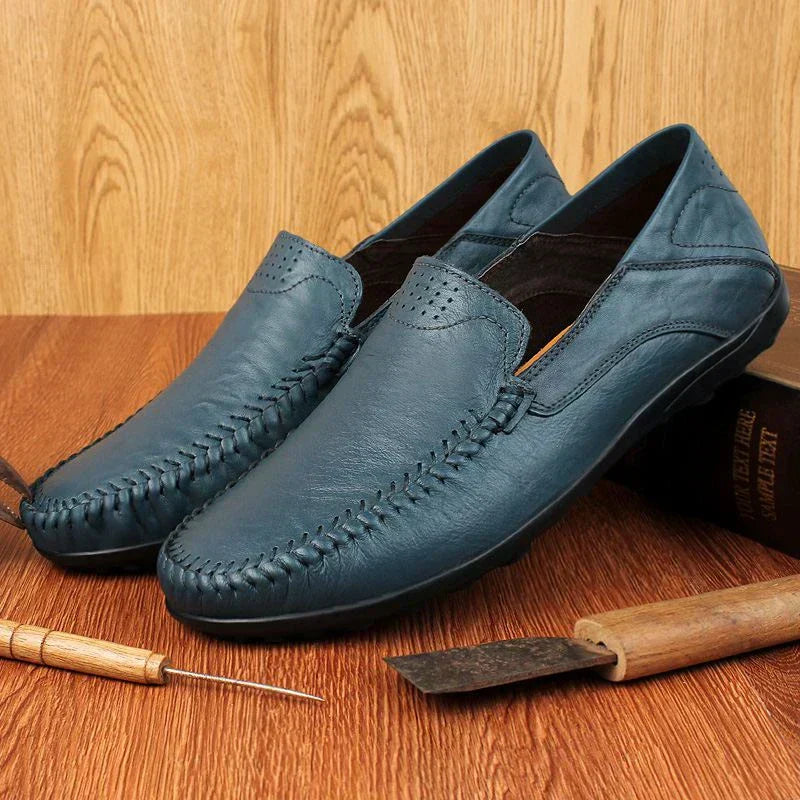Schwarze italienische Mokassins für Damen und Herren, elegantes Design, ideal als Business- oder Freizeitschuh.