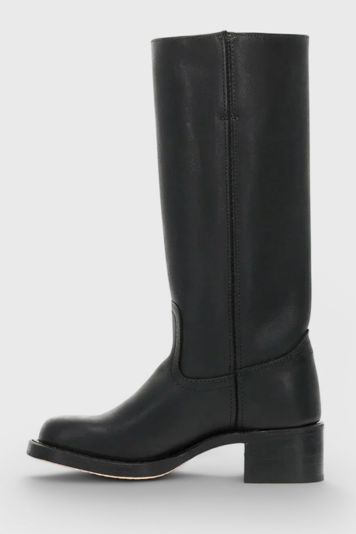 Schwarze Damenstiefel Kayla, kniehoch, mit elegantem Blockabsatz, vielseitig kombinierbar.