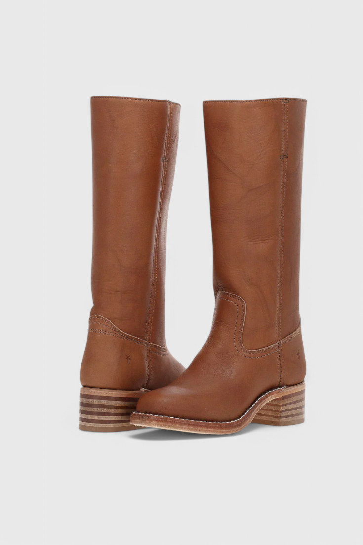 Kayla Damenstiefel in Gelb, kniehoch und modisch, als Schlupfstiefel mit Blockabsatz designt.