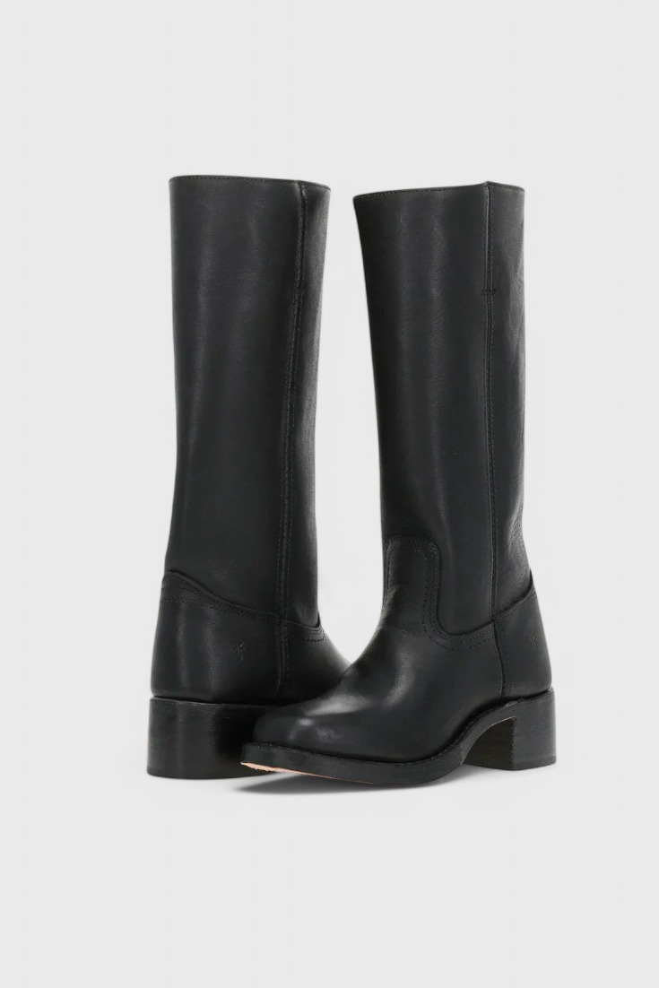 Schwarze, elegante Kniehohe Damen Schlupfstiefel, perfekt als Winterstiefel mit Blockabsatz.
