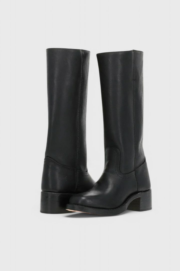 Schwarze, elegante Kniehohe Damen Schlupfstiefel, perfekt als Winterstiefel mit Blockabsatz.