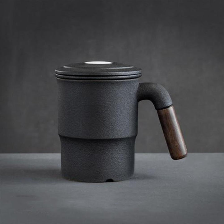 Schwarze Keramik Teetasse mit Deckel & Teesieb für Einzelportion, ideal für Bürotee.