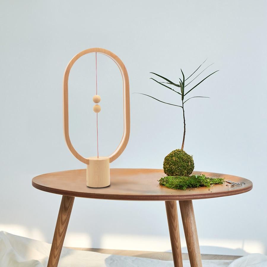 Innovatives Wohnaccessoire: LED Balance Lampe mit Magnetschalter, USB-Anschluss, stilvolles Design.