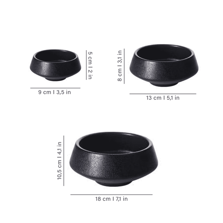 Minimalistische schwarze Designschale aus Keramik. Modernes Geschirr für anspruchsvolle Küchen & Essbereiche.