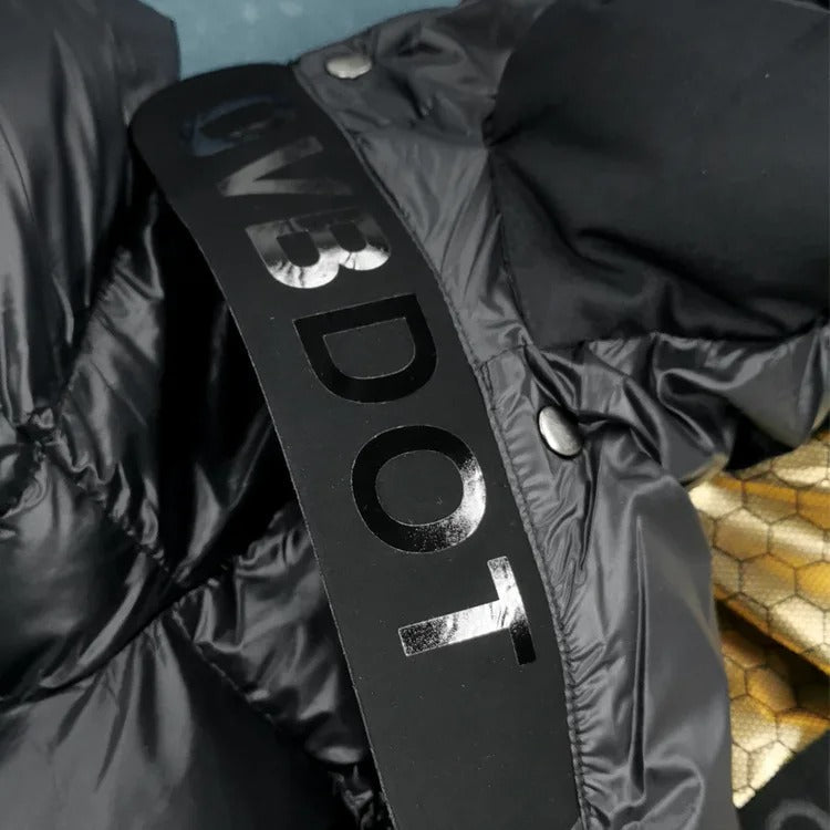 Moderne Damen-Winterjacke, schwarz, mit Kälteschutz, warm & wasserdicht für den Winter.