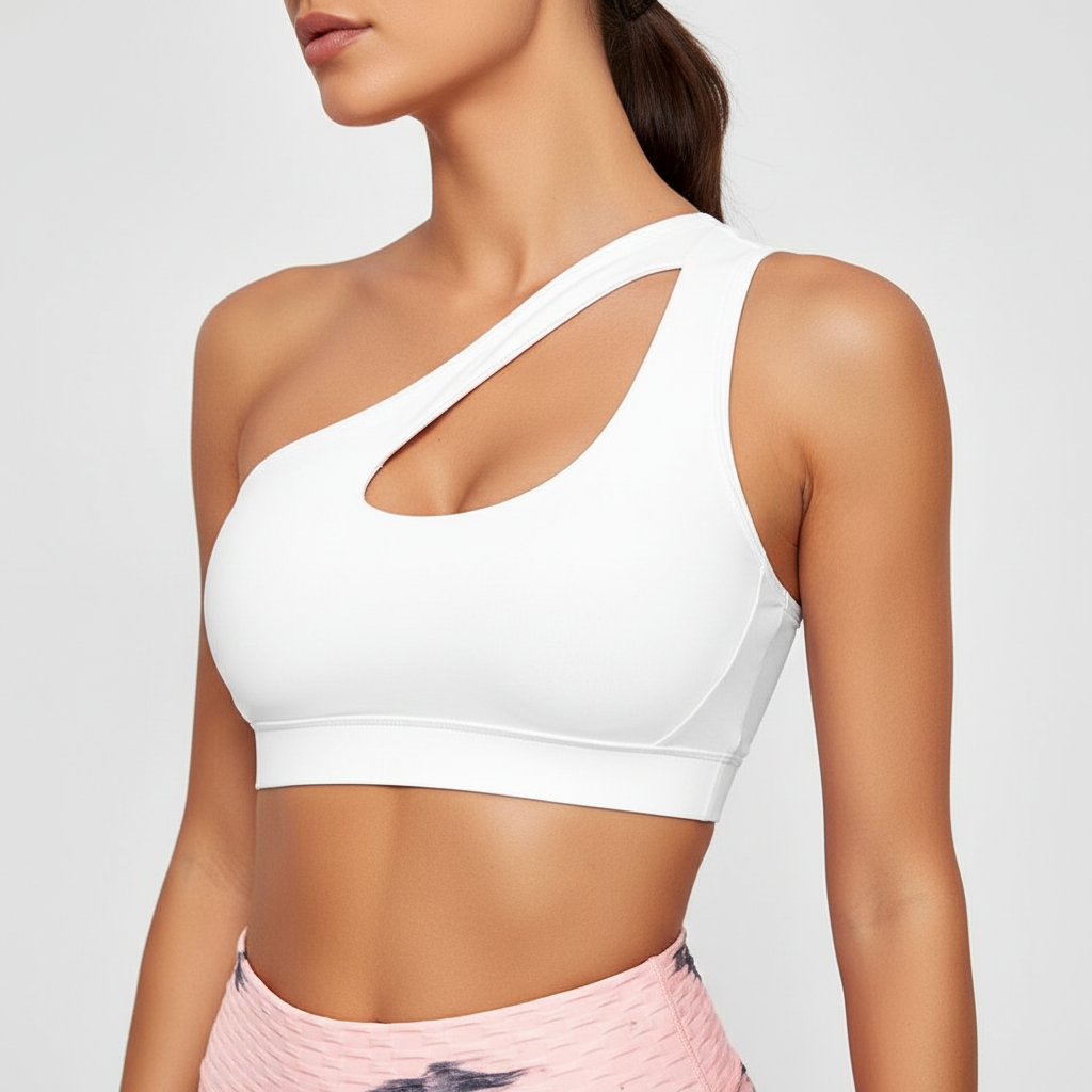 Weißer asymmetrischer Damen Sport-BH 'Diane' mit Cutout für Workout und Atmungsaktivität.