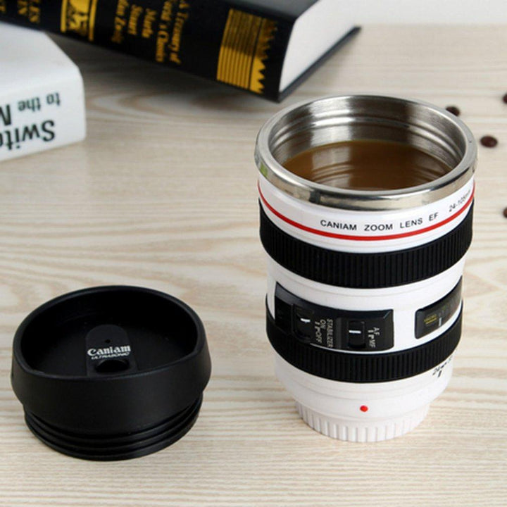 Einzigartiger Thermobecher im Kameraobjektiv-Design, praktisch und stilvoll für Fotografen.