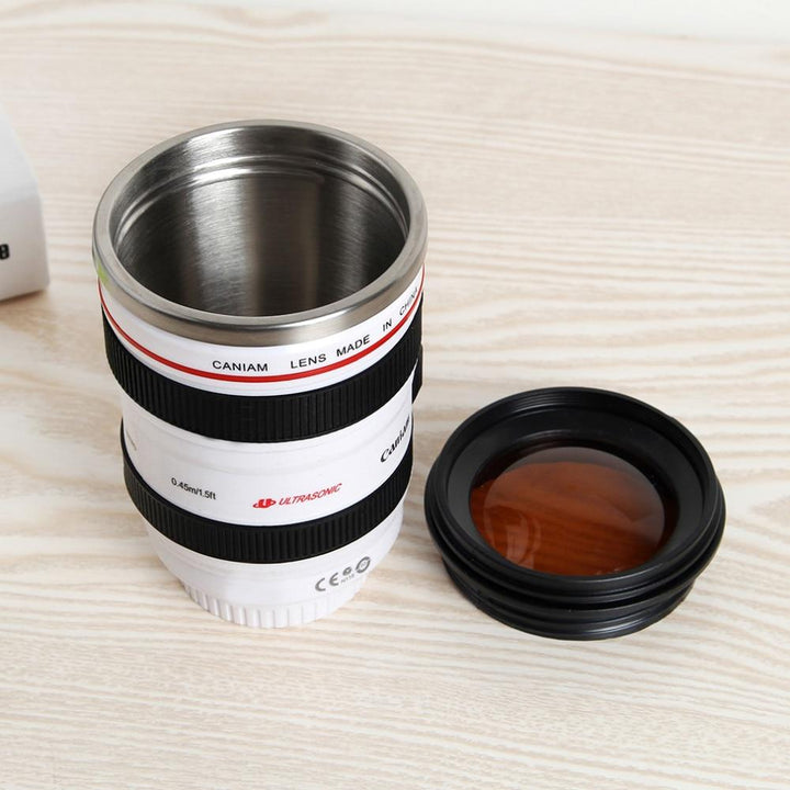 Kameraobjektiv Kaffeebecher mit realistischer Zoom-Optik, auslaufsicherer Deckel.
