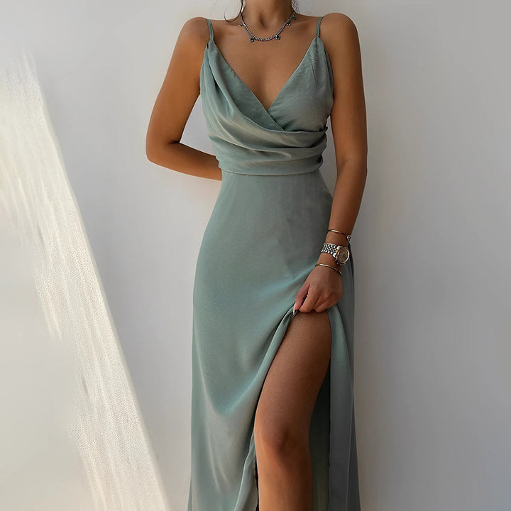 Grünes figurbetontes Damen Midikleid. Stilvolles Abendkleid oder festliches Kleid mit elegantem Schnitt.