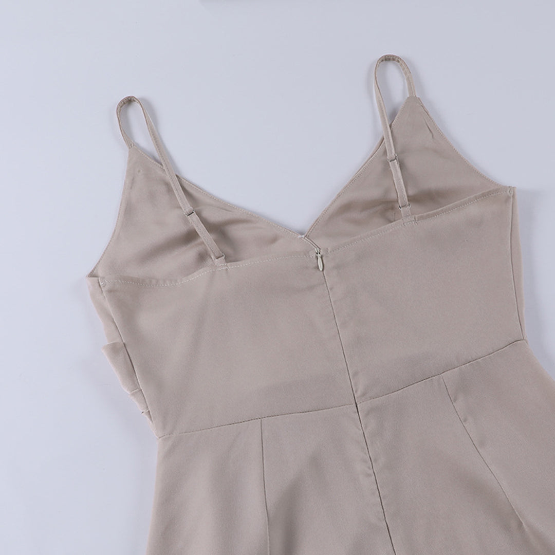Grünes Damen Midikleid mit elegantem Schnitt. Ein stilvolles und bequemes Kleid, perfekt für viele Anlässe.