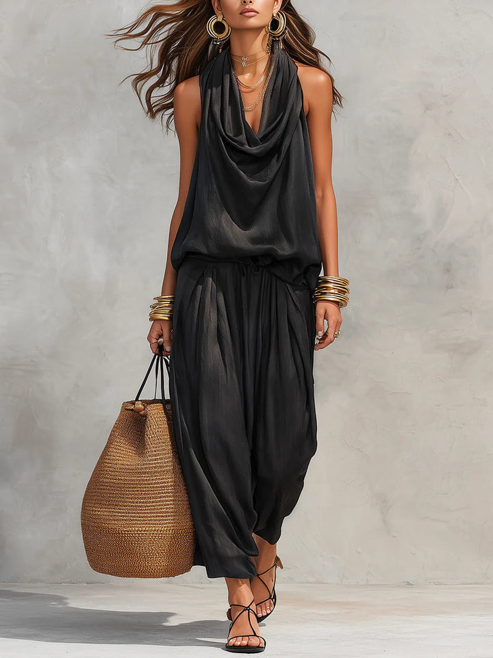 Schwarzes elegantes Damen Zweiteiliges Set mit Neckholder-Top & weiter Hose. Ideal für vielseitige Anlässe.