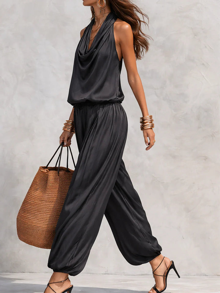 Elegante schwarze weite Hose des Damen Zweiteilers. Komfortabel für Freizeit, schick für Abendmode im Frühling.