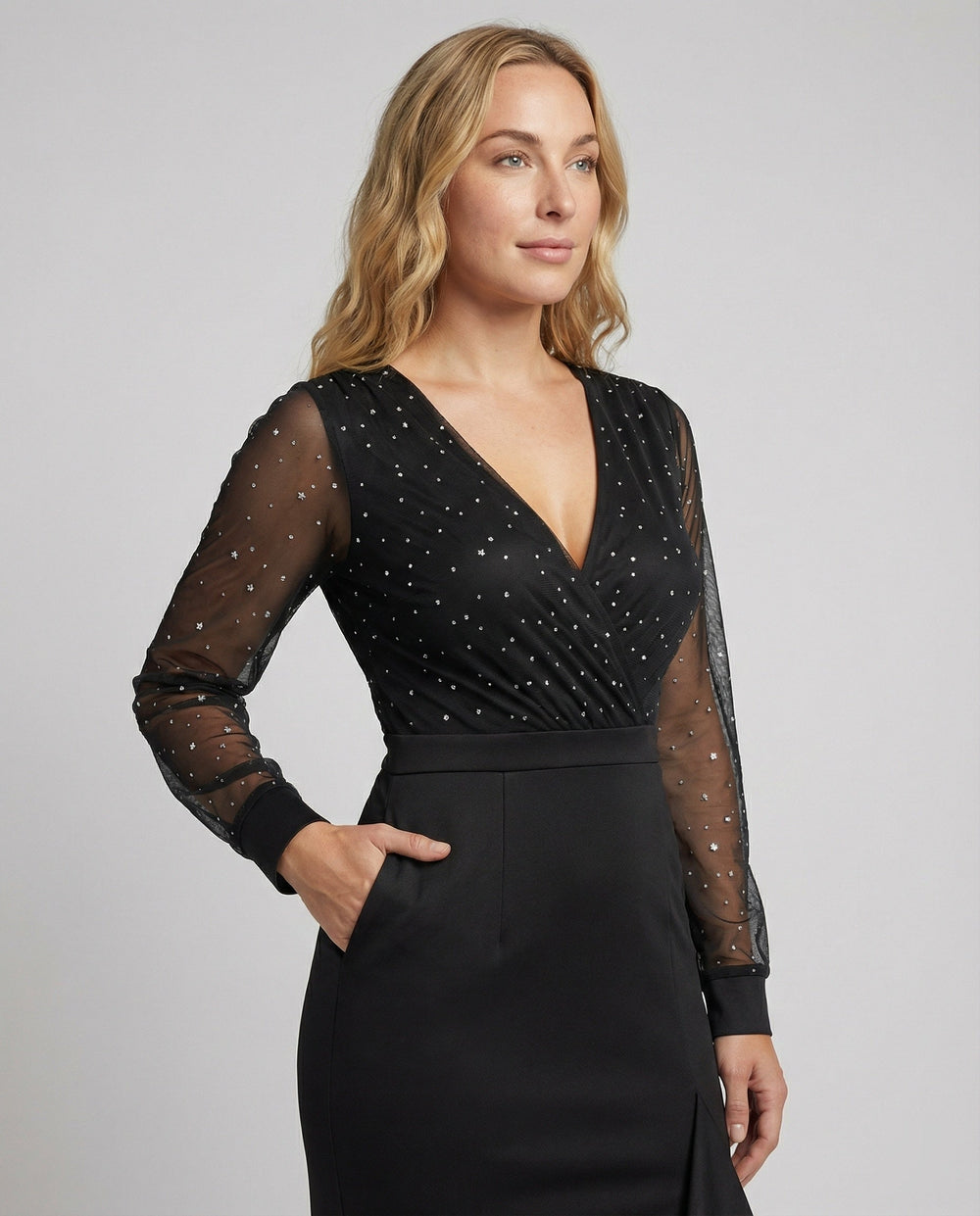 Elegantes schwarzes Pailletten-Maxikleid für Damen mit V-Ausschnitt & Langarm, figurbetont für Party & Ball.